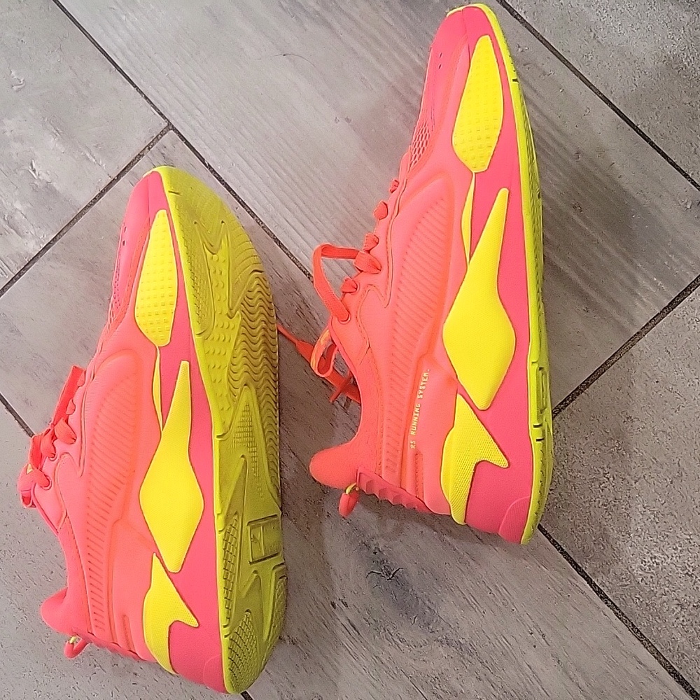 Puma  Neon Pink and Yellow Sneakers Size 8.5  In Amazing Conition - Picture 4 of 6